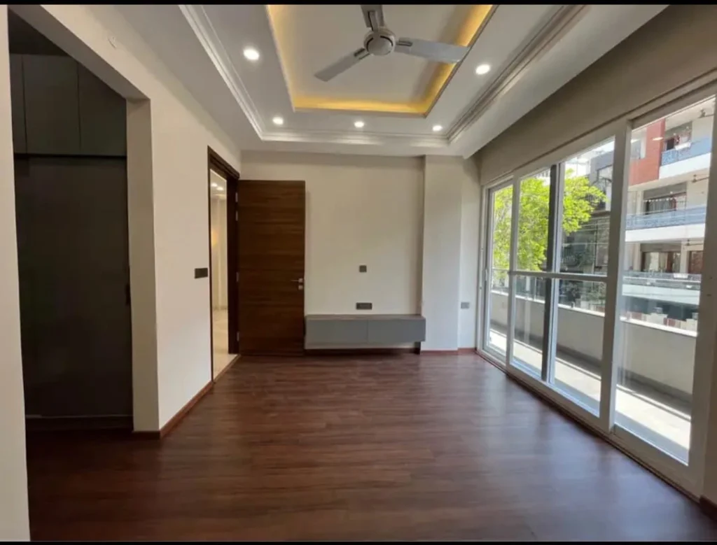 3 BHK floor in Sushant Lok 2 