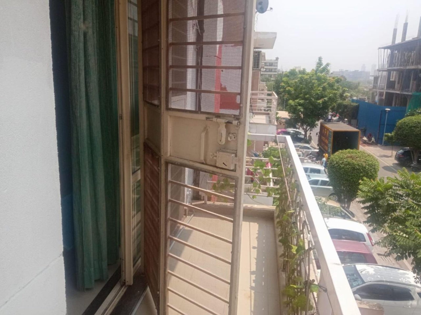 Rent a 3 BHK in Nirvana Woodstock