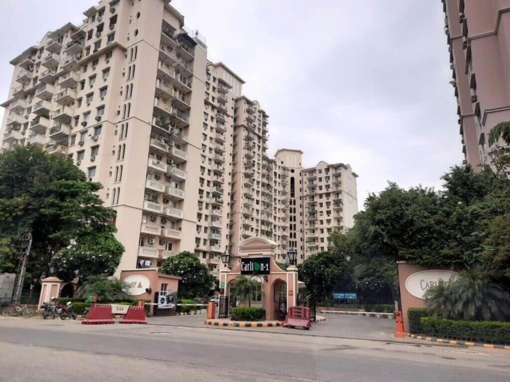 DLF Phase 5 Apartments