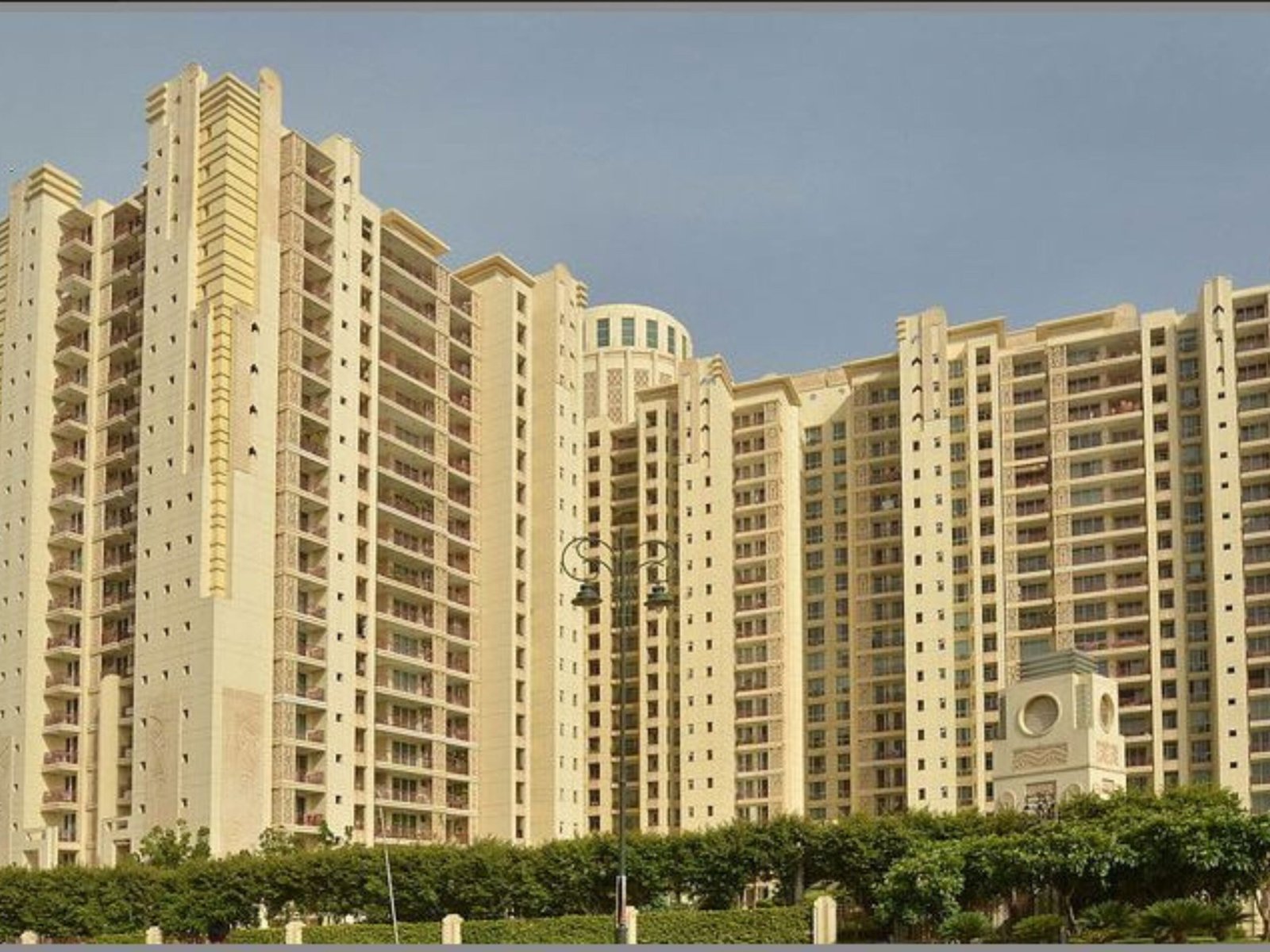 Modern Luxury Apartments - DLF Summit on Rent