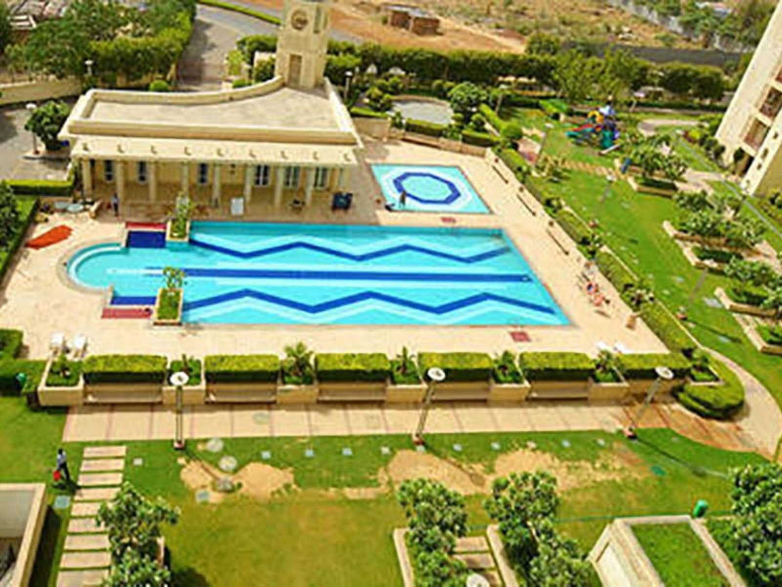 Modern Luxury Apartments - DLF Summit on Rent