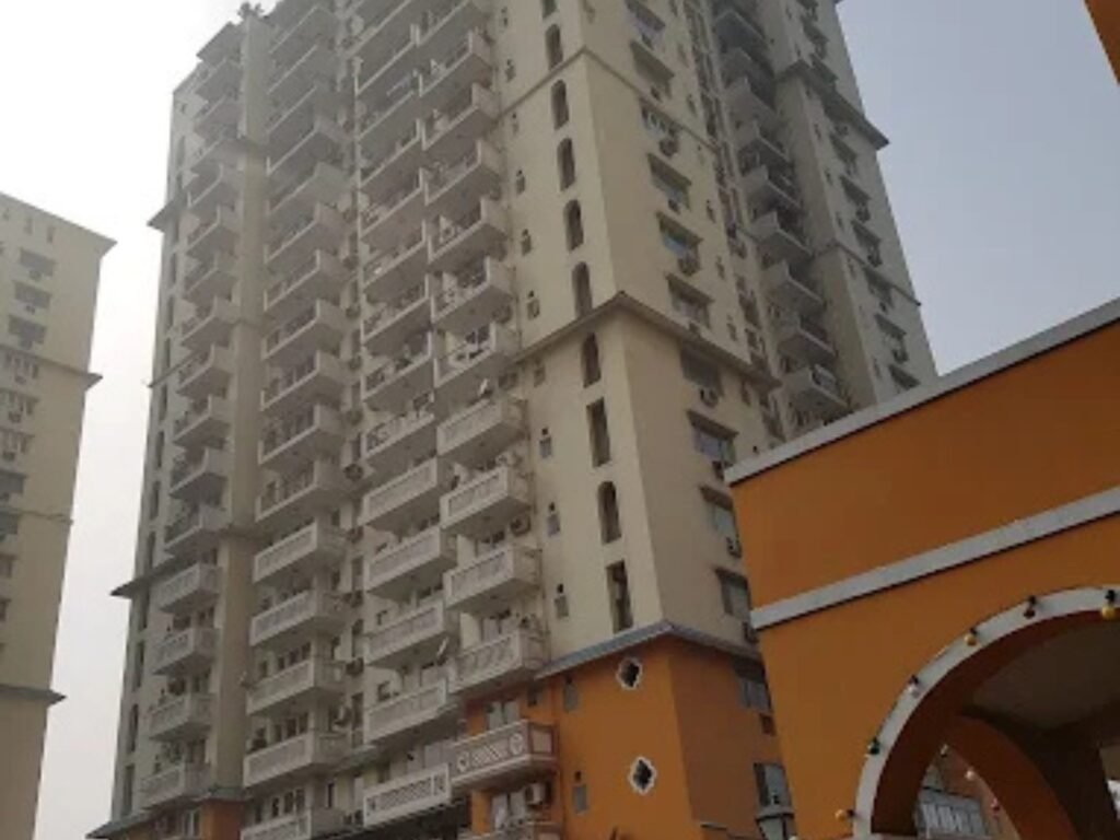 luxury apartment near DLF Phase 2