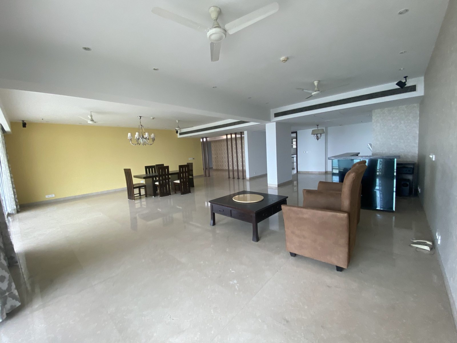 Flats for Sale and Rent at DLF Magnolias Gurgaon