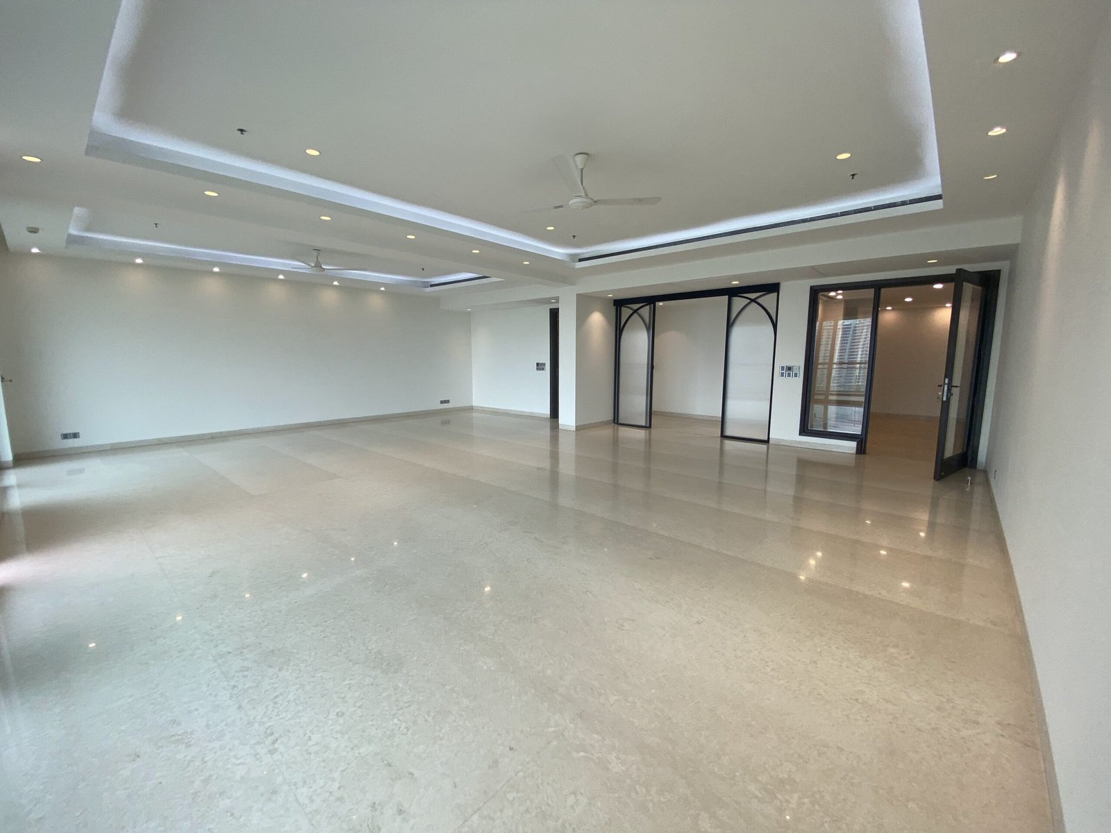 4 BHK living room in DLF The Magnolias Gurgaon