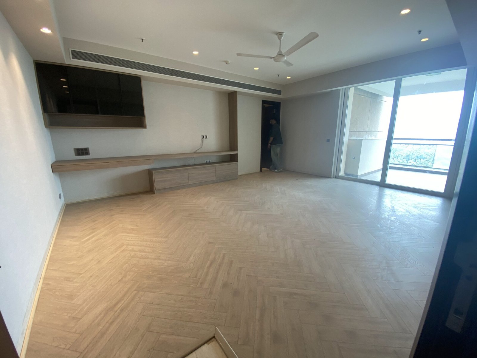 DLF The Magnolias bedroom with balcony Gurgaon