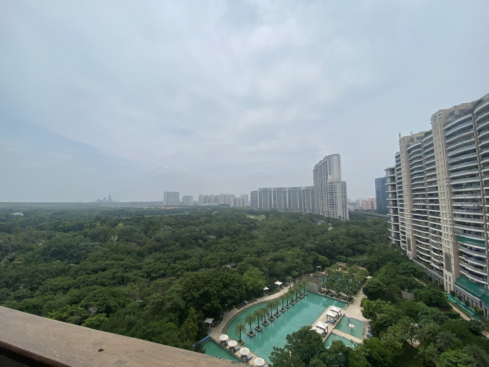 Apartment for Sale in DLF Magnolias Gurgaon
